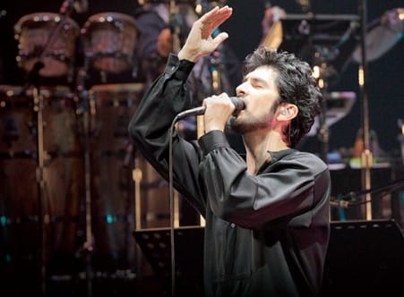 平井堅、20周年記念ライブで新グッズ発売！新たなライブ体験を提案