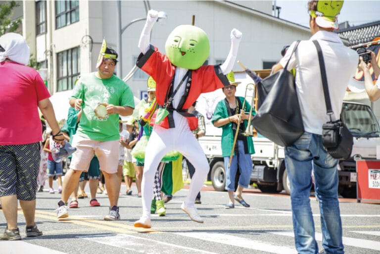 仮面女子も仲間に?!鳥取県ご当地キャラ「二十世紀☆梨男」の侵略は既に始まっている…
