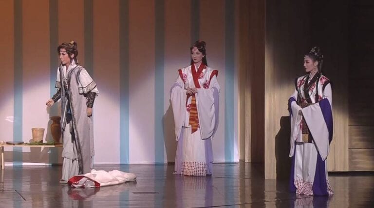 また1人、美しい娘役が散っていく…。今夏退団、梅咲衣舞氏の娘役人生。
