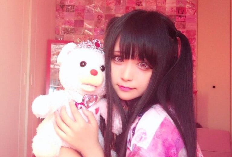 謎に包まれた自撮り美少女「黒苺めあ」ちゃんが気になりすぎる