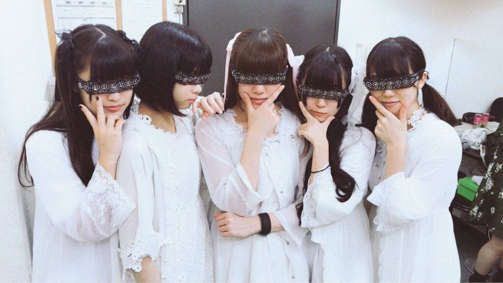 シューゲイザーアイドル？謎に包まれた・・・・・・・・・（ドッツ