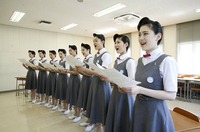 宝塚音楽学校の倍率や学費が知りたい!合格の条件とは?未来のタカラジェンヌと直接お話ができる?