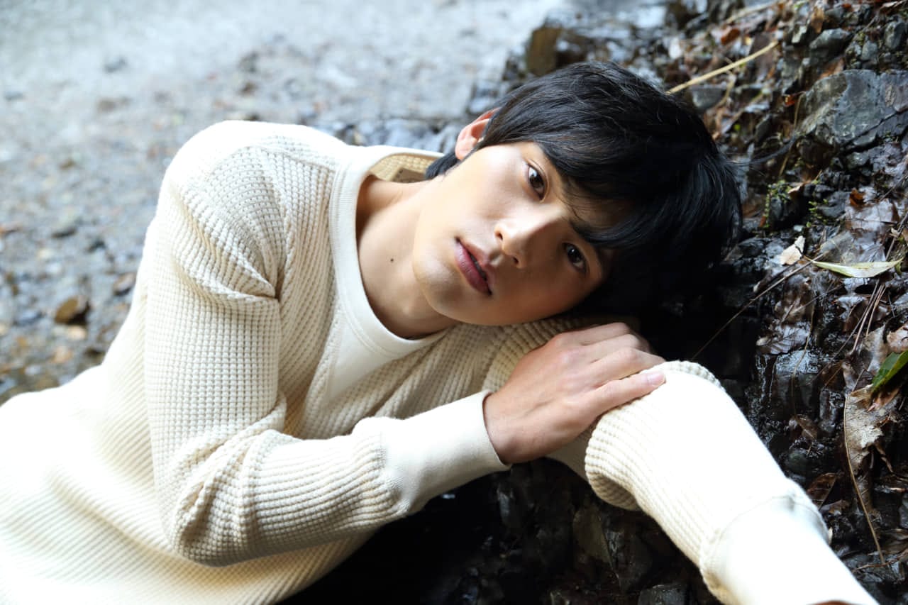 「中学聖日記」で人気を博した岡田健史のファースト写真集『鼓動』が発売前重版決定‼
