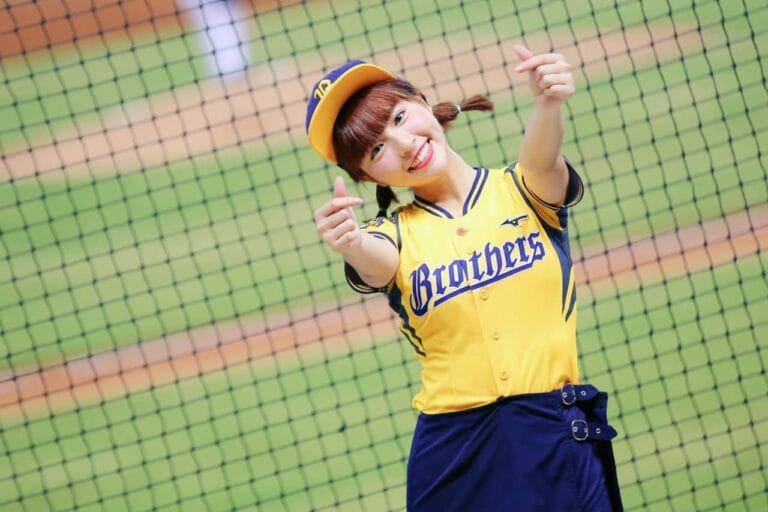 可愛すぎる台湾チア、チュンチュン(峮峮)！プロフィール&写真集の買い方を紹介