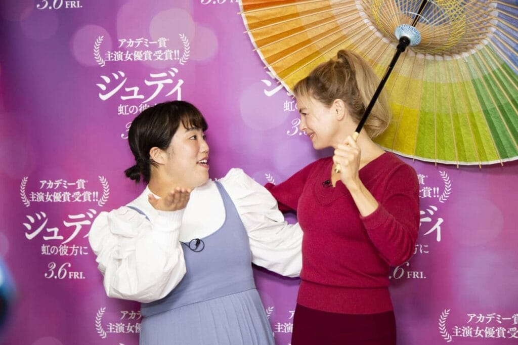 ゆりやん、憧れのレネー・ゼルウィガーとハグ！ アカデミー賞主演女優賞の次はコメディアンに!?