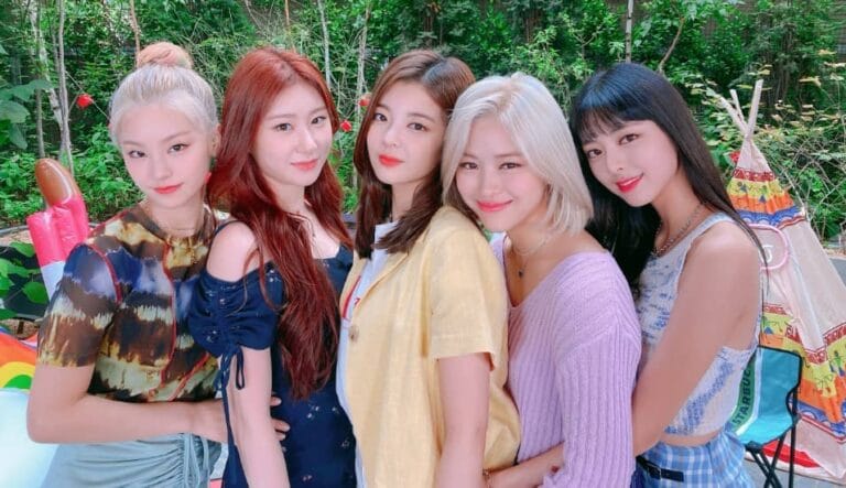 ITZY『NOT SHY』特典、予約、最安値情報まとめ。日本で購入可能なハントチャート加盟店も紹介！
