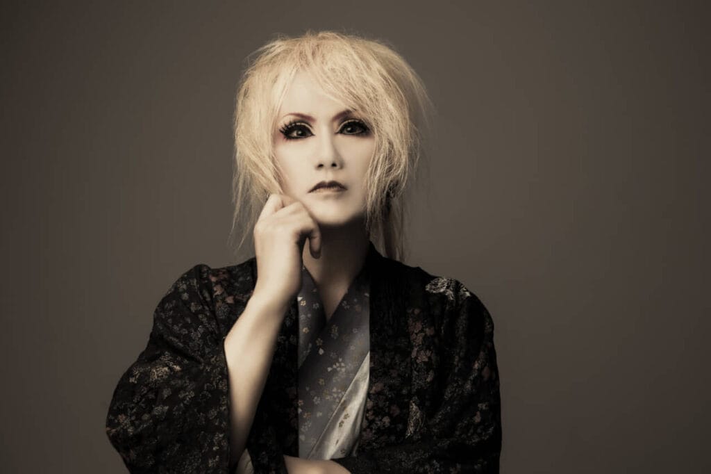 演歌第7世代「美良政次」第3世代の名曲「夜と朝のあいだに」をカバー