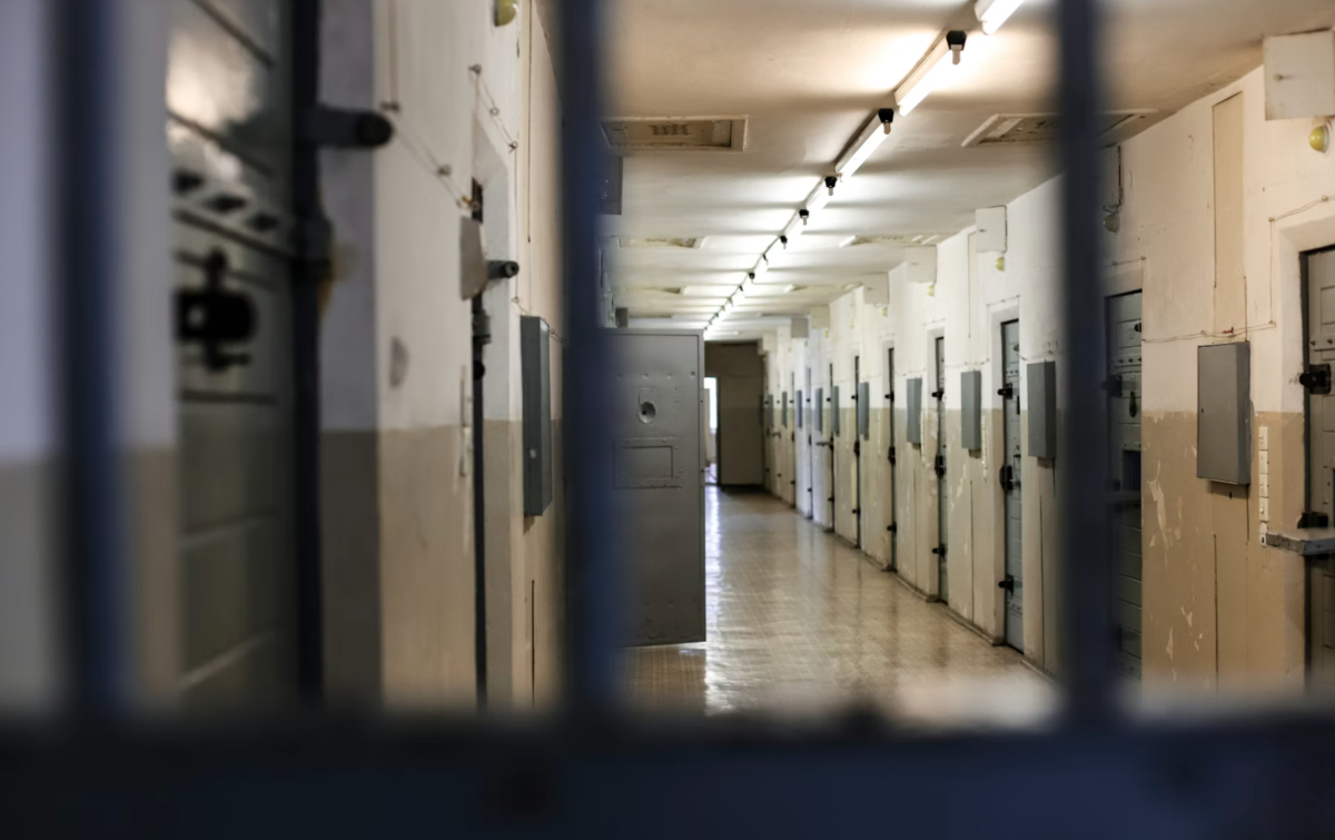 刑務所の廊下