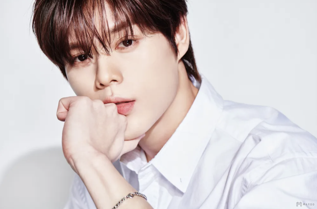 GHOST9 プリンスが白シャツを着て撮影したプロフィール写真