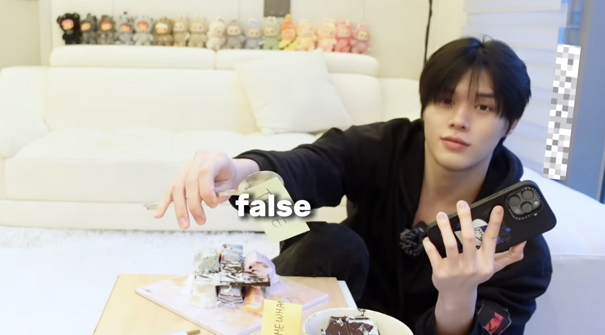 ghost9 プリンスがアイスを食べながら座っている写真