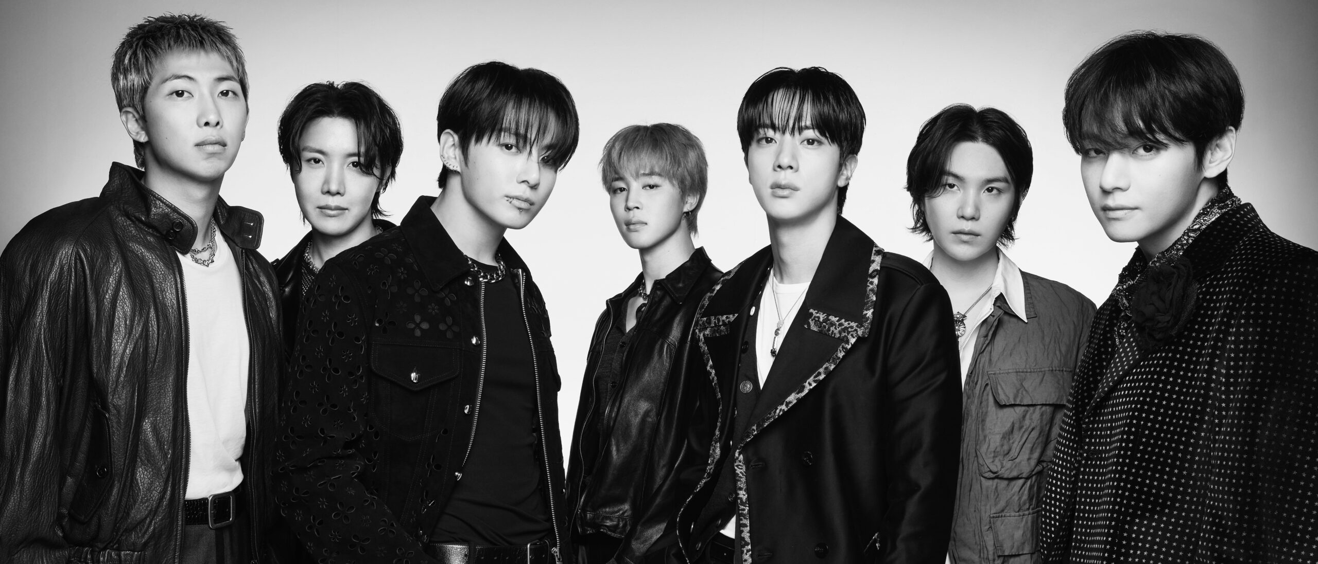 bts メンバー 集合写真 モノクロ