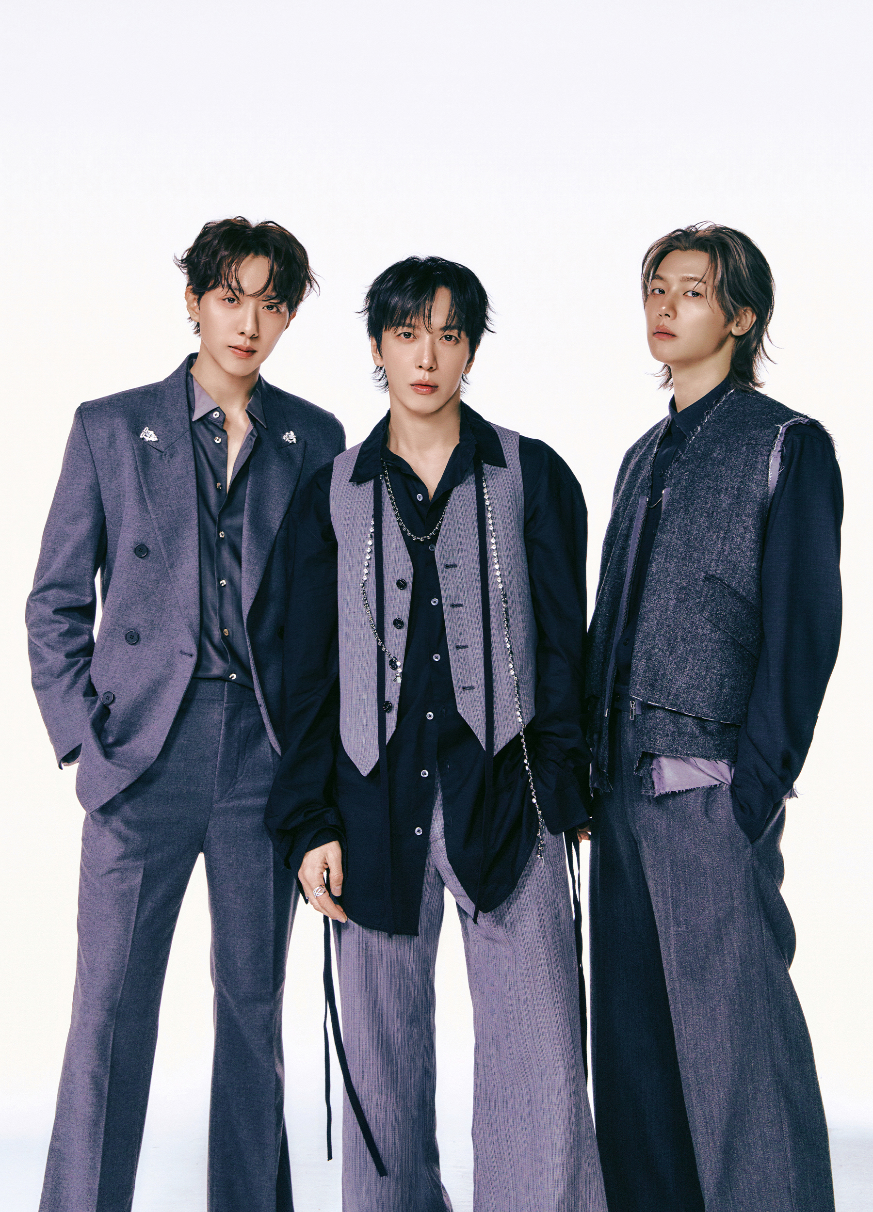 cnblueメンバー3人の集合写真
