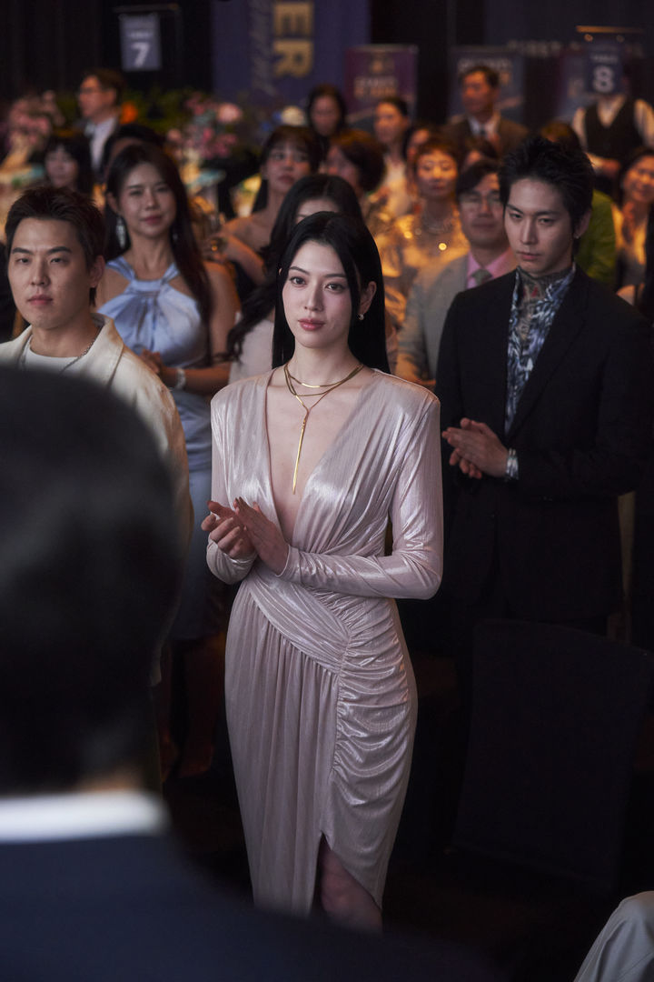 三吉彩花、韓国映画『タチャ4』制作報告会を不参加…ピョン・ヨハンらも気遣い